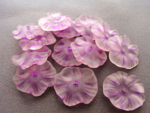 ACRYLIC - FROSTED - LILAC - HIBISCUS FLOWER - BEADS/BEAD CAPS - 17MM