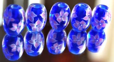 GLASS BEADS - OOAK - UNIQUE - MURANO GLASS - BARREL - ROYAL BLUE WITH PINK LILY INNER FLOWER