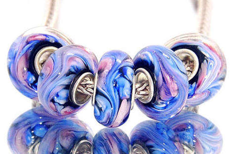 PANDORA STYLE - 925 SILVER CORE - MURANO GLASS BEADS - CLEAR WITH PINK AND BLUE INNER LEAF DESIGN