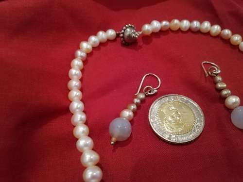Freshwater pearl necklace and earrings.