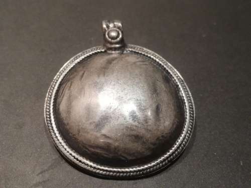 Eye catching Pendant. Metal... Unsure