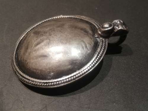 Eye catching Pendant. Metal... Unsure