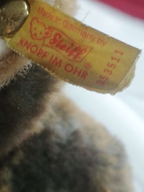 Steiff Cat- As per pictures. Has number . Collectable