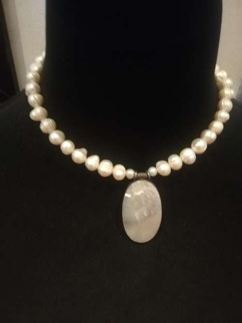 Beautiful big pearls and mother of pearl necklace. Eye Catcher of note