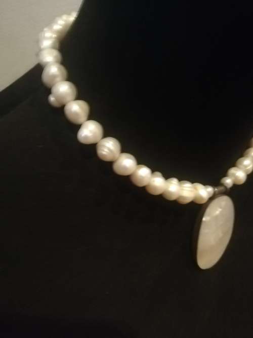 Beautiful big pearls and mother of pearl necklace. Eye Catcher of note