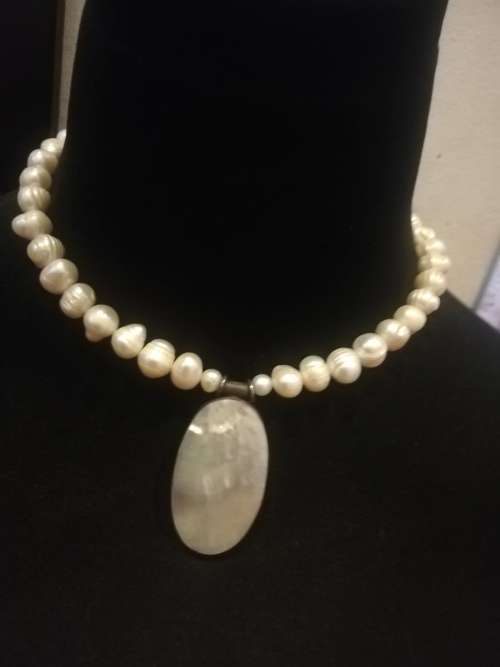 Beautiful big pearls and mother of pearl necklace. Eye Catcher of note