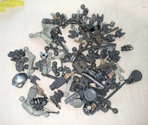 4kg of Lego Bionicle sets and parts