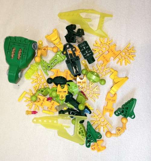 4kg of Lego Bionicle sets and parts