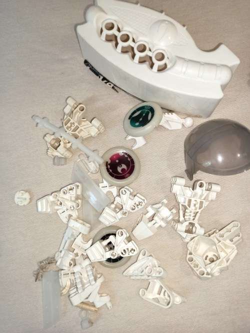 4kg of Lego Bionicle sets and parts