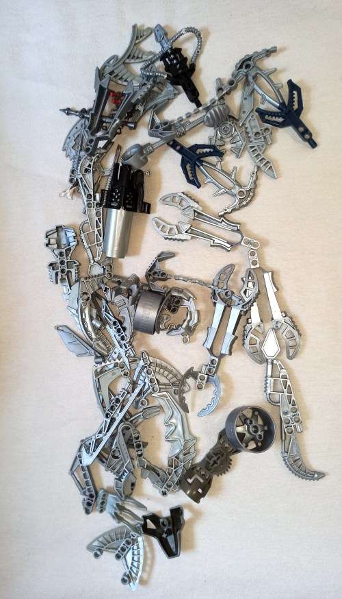 4kg of Lego Bionicle sets and parts