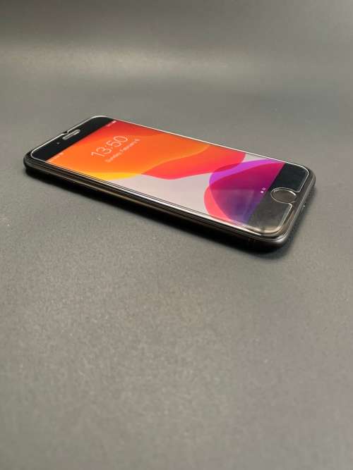 iPhone SE 2020 Mint Condition 64GB Battery health 100%