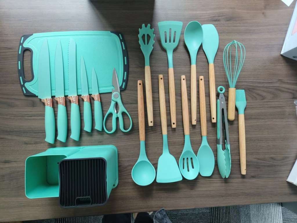 Alpha 2024 -19-piece Set Of Silica Gel Kitchen Utensil Set With Wooden Handle And Cuttings Board