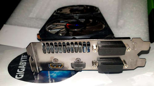 Gigabyte Nvidia GTX 750Ti Oc -2 GB Graphics Card - Excellent Condition with Original Box & Software