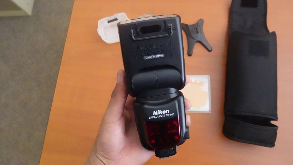 Nikon SB-900 Speedlight Flash for Nikon DSLR Cameras