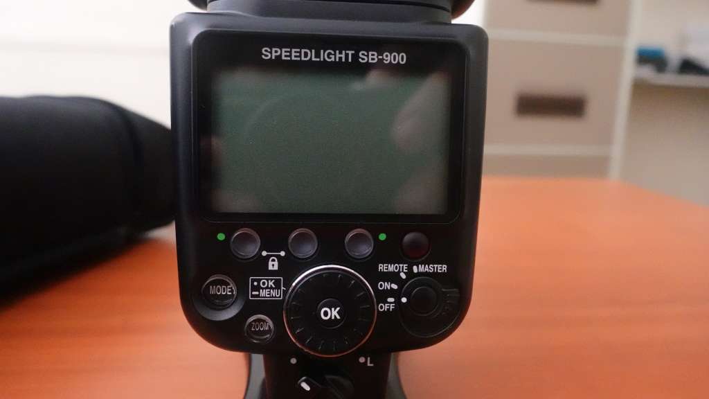 Nikon SB-900 Speedlight Flash for Nikon DSLR Cameras