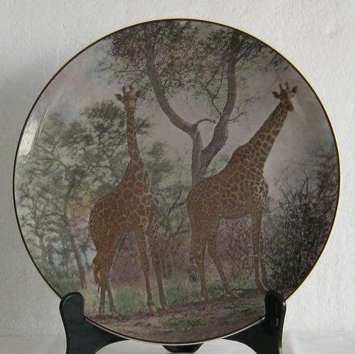 ROYAL DOULTON PLATE - AFRICAN SERIES GIRAFFES