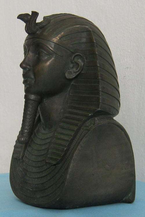 EGYPTIAN TUTANKHAMUN BUST