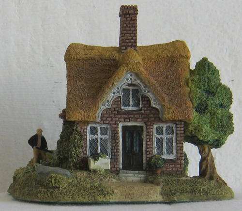 MINIATURE HOUSE - gorgeous little house made in England - The Leonardo Collection