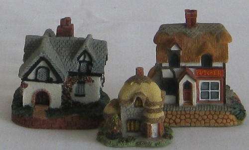 MINIATURE HOUSES - three cute little houses made in England - The Leonardo Collection