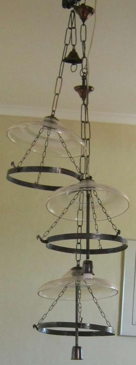 HANGING LIGHT / CHANDELIER