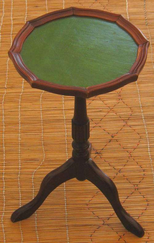 SMALL SIDE TABLE WITH GREEN LEATHERETTE TOP