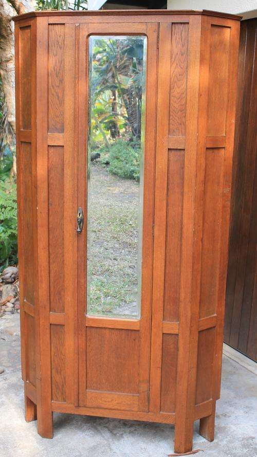 CHARMING CORNER OAK CUPBOARD / WARDROBE WITH BEVELLED MIRROR