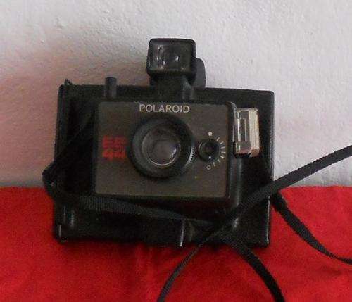 VINTAGE POLAROID CAMERA - EE44