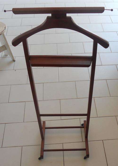 DUMB VALET ON CASTORS