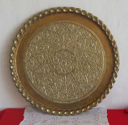 LARGE DECORATIVE BRASS TRAY