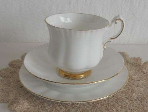 PARAGON TRIO - white with gilt edge