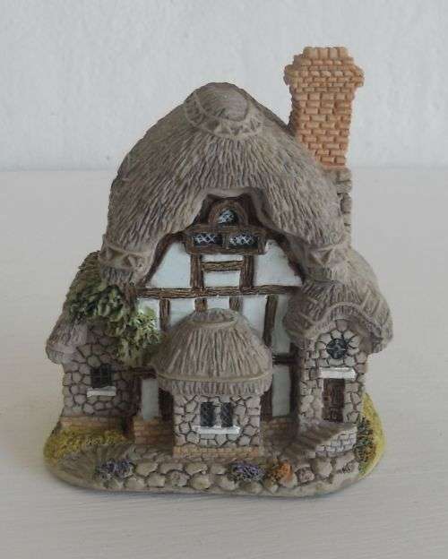 LILLIPUT LANE MINIATURE CLOCK HOUSE