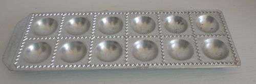 VINTAGE RAVIOLI - JIFFY - ALUMINIUM WITH ENAMEL BASE
