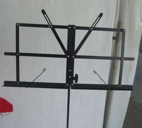 MUSIC SHEET STAND