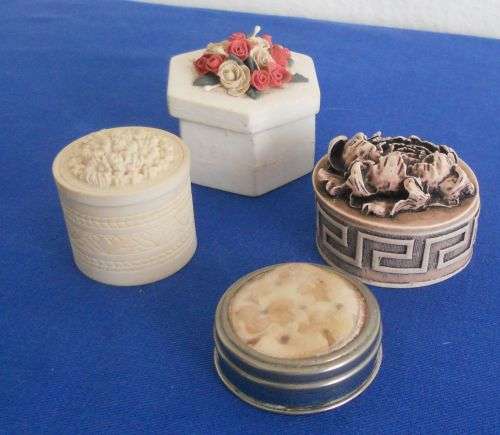4 TRINKETS OR PILL BOXES