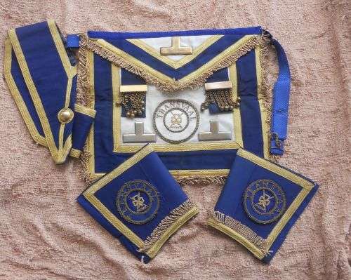 TRANSVAAL FREE MASON APRON, CUFFS AND SASH