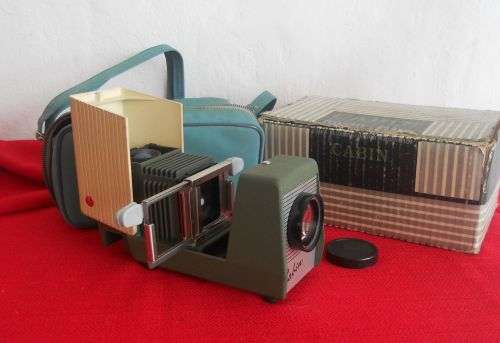 VINTAGE SLIDE PROJECTOR