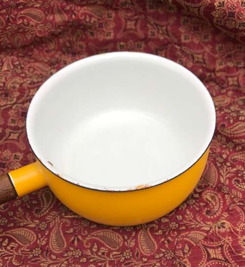 VINTAGE ENAMEL POT