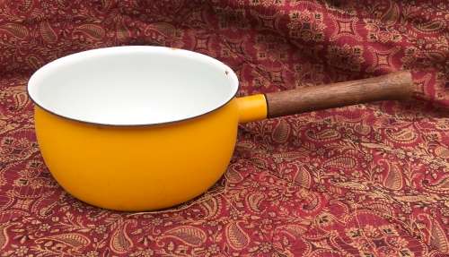 VINTAGE ENAMEL POT