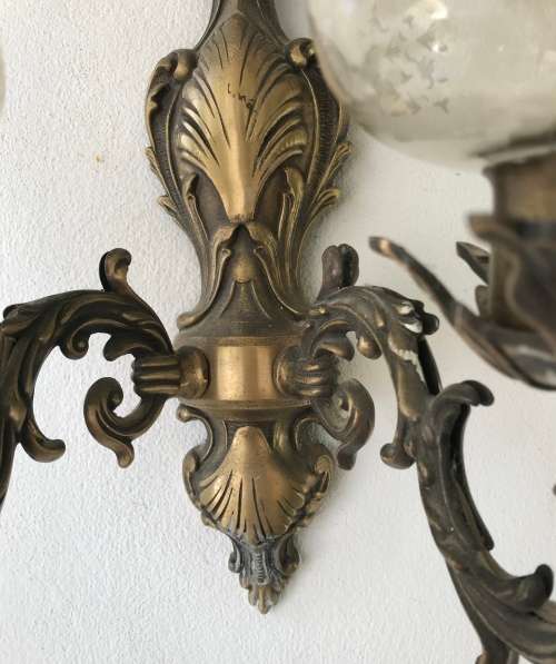 BRASS WALL LIGHT / SCONCE WITH GLASS SHADES