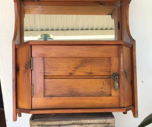 OREGON PINE MIRROR CABINET