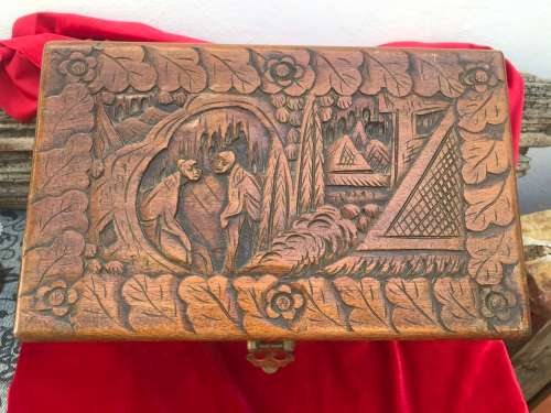 CARVED CHINESE BOX