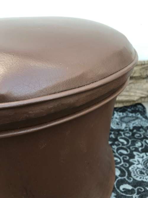 RETRO LEATHERETTE POUFFE