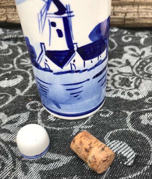 DELFT OIL / VINEGAR BOTTLE