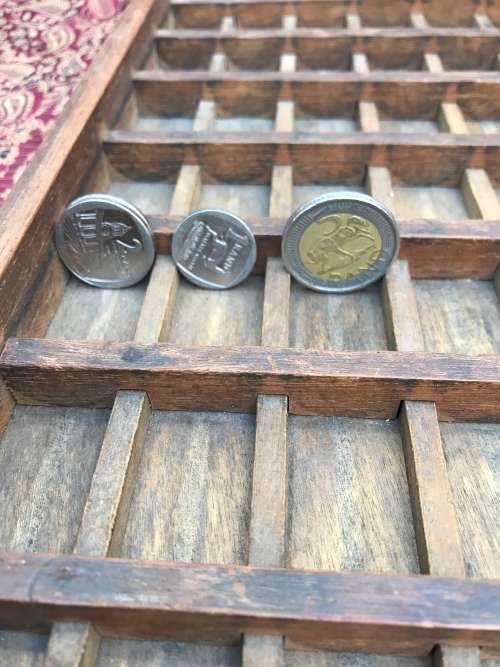 WOODEN COIN DISPLAY / TRAY