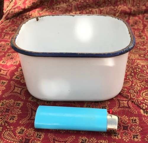 VINTAGE ENAMEL SOAP / BUTTER DISH ?