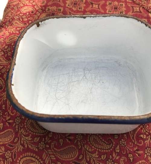 VINTAGE ENAMEL SOAP / BUTTER DISH ?
