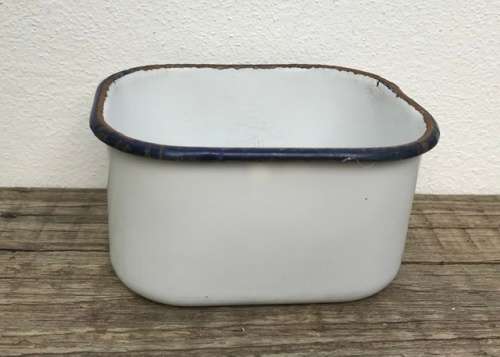 VINTAGE ENAMEL SOAP / BUTTER DISH ?