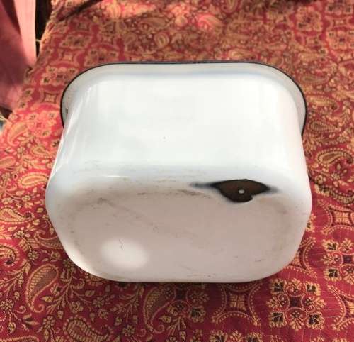 VINTAGE ENAMEL SOAP / BUTTER DISH ?