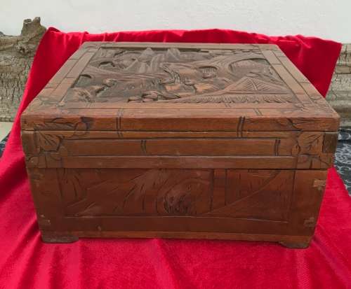 CHINESE CARVED WOODEN BOX