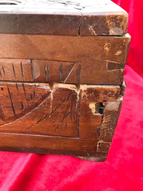 CHINESE CARVED WOODEN BOX